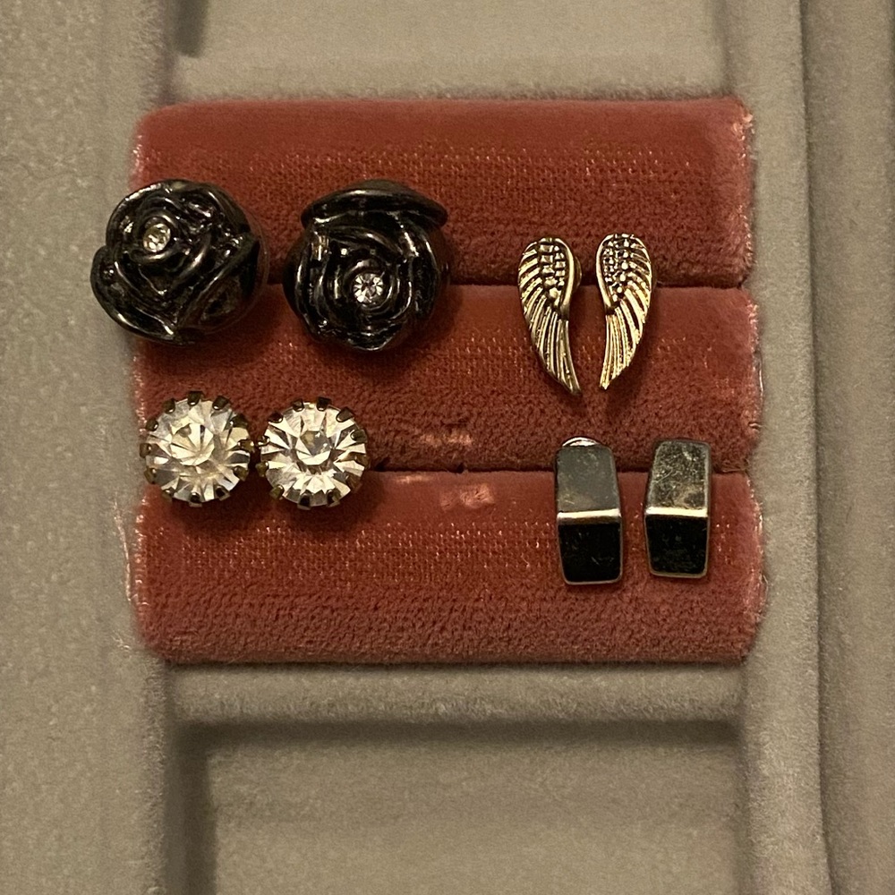 COPY - 🛍 Bundle 6/$15 - 5 pair of stud earrings